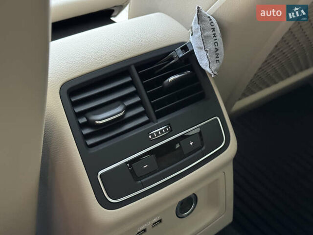 Ауді А4 2020 у Києві на Automoto.ua Сірий Ауді А4, об'ємом двигуна 1.98 л та пробігом 72 тис. км за 31499 $, фото 29 на Automoto.ua