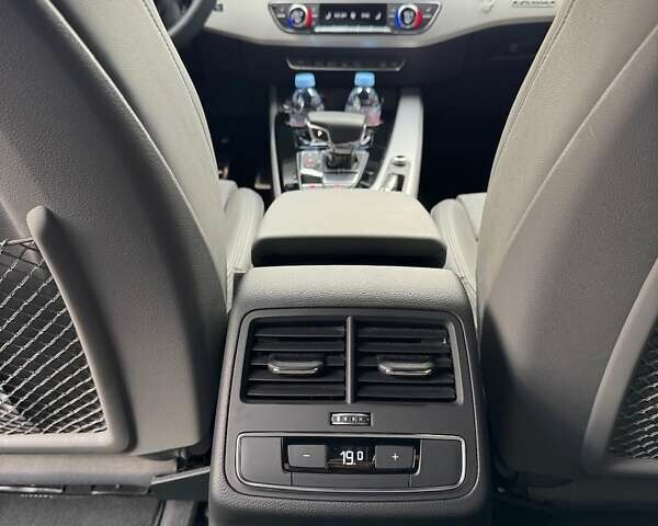 Ауди А4 2023 в Киеве на Automoto.ua Серый Ауди А4, объемом двигателя 2 л и пробегом 28 тыс. км за 54000 $, фото 77 на Automoto.ua