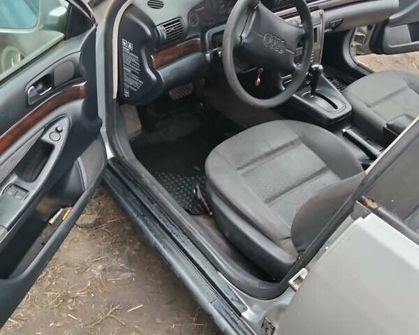 Серый Ауди А4, объемом двигателя 1.9 л и пробегом 380 тыс. км за 3500 $, фото 4 на Automoto.ua