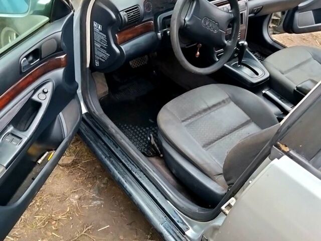 Серый Ауди А4, объемом двигателя 1.9 л и пробегом 380 тыс. км за 3500 $, фото 5 на Automoto.ua