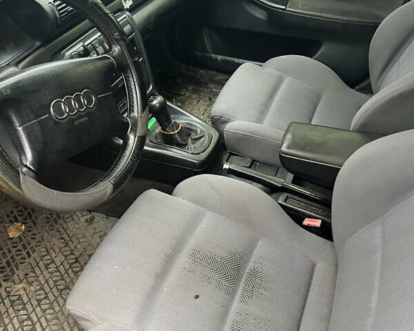 Серый Ауди А4, объемом двигателя 1.9 л и пробегом 500 тыс. км за 1300 $, фото 1 на Automoto.ua