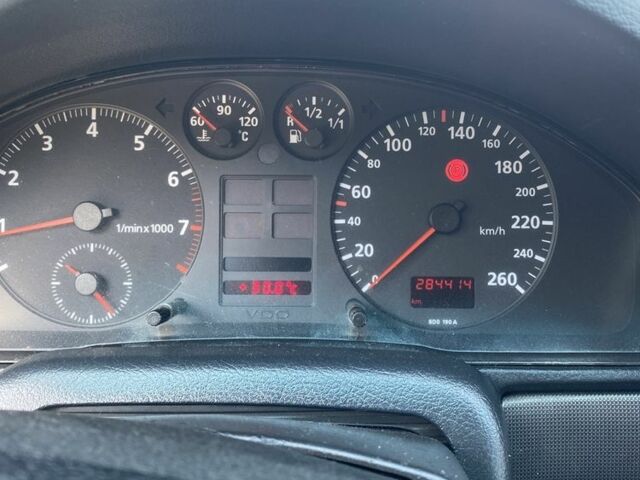 Серый Ауди А4, объемом двигателя 1.6 л и пробегом 280 тыс. км за 2400 $, фото 5 на Automoto.ua