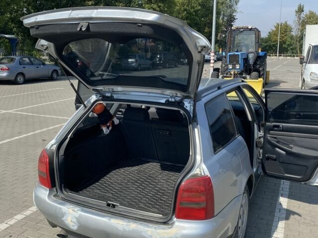 Серый Ауди А4, объемом двигателя 1.6 л и пробегом 280 тыс. км за 2400 $, фото 3 на Automoto.ua