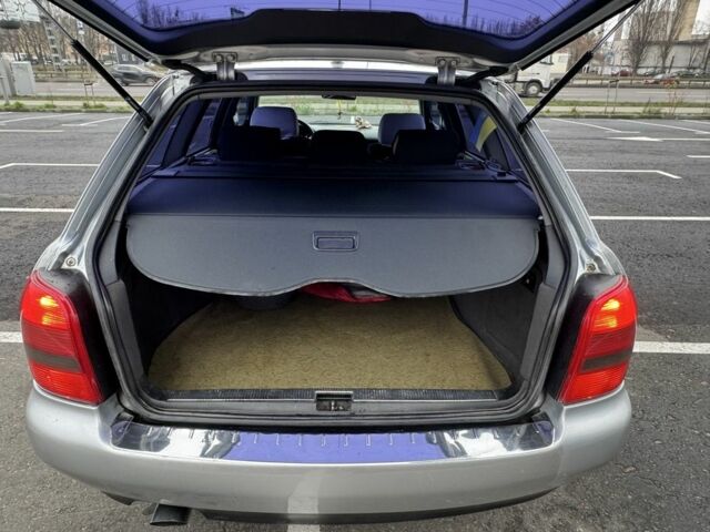 Серый Ауди А4, объемом двигателя 1.8 л и пробегом 320 тыс. км за 2950 $, фото 3 на Automoto.ua