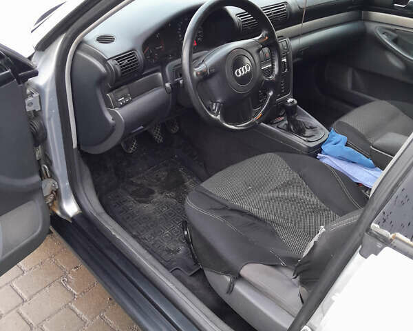 Серый Ауди А4, объемом двигателя 1.8 л и пробегом 411 тыс. км за 2600 $, фото 3 на Automoto.ua