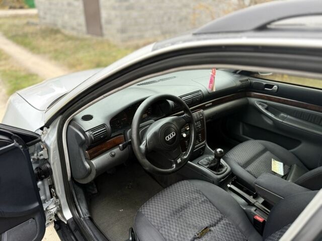 Сірий Ауді А4, об'ємом двигуна 2.5 л та пробігом 390 тис. км за 1350 $, фото 11 на Automoto.ua