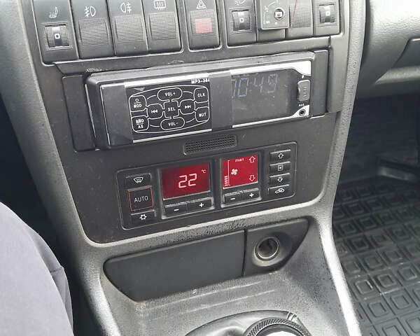 Серый Ауди А4, объемом двигателя 1.8 л и пробегом 411 тыс. км за 2600 $, фото 1 на Automoto.ua