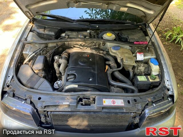 Серый Ауди А4, объемом двигателя 1.9 л и пробегом 467 тыс. км за 3500 $, фото 7 на Automoto.ua