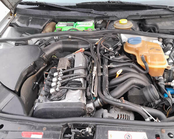 Серый Ауди А4, объемом двигателя 1.8 л и пробегом 411 тыс. км за 2600 $, фото 7 на Automoto.ua