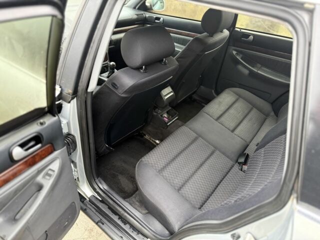 Сірий Ауді А4, об'ємом двигуна 2.5 л та пробігом 390 тис. км за 1350 $, фото 10 на Automoto.ua