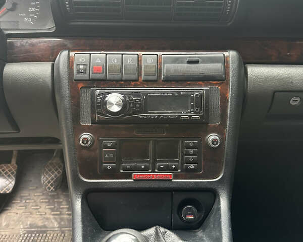 Сірий Ауді А4, об'ємом двигуна 1.8 л та пробігом 418 тис. км за 4600 $, фото 7 на Automoto.ua