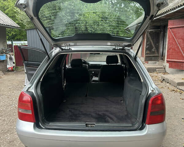 Сірий Ауді А4, об'ємом двигуна 1.8 л та пробігом 418 тис. км за 4600 $, фото 13 на Automoto.ua