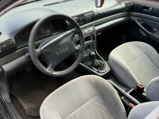 Сірий Ауді А4, об'ємом двигуна 1.9 л та пробігом 300 тис. км за 1250 $, фото 4 на Automoto.ua