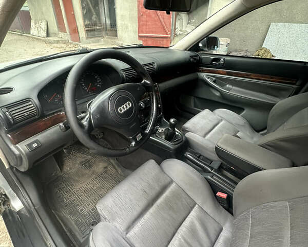 Сірий Ауді А4, об'ємом двигуна 1.8 л та пробігом 418 тис. км за 4600 $, фото 8 на Automoto.ua