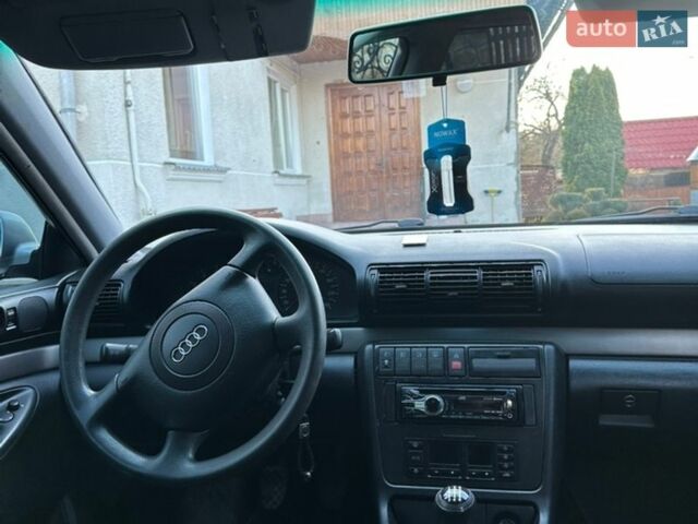 Серый Ауди А4, объемом двигателя 1.6 л и пробегом 201 тыс. км за 3500 $, фото 5 на Automoto.ua