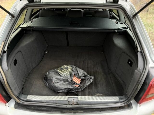 Сірий Ауді А4, об'ємом двигуна 2.5 л та пробігом 390 тис. км за 1350 $, фото 12 на Automoto.ua