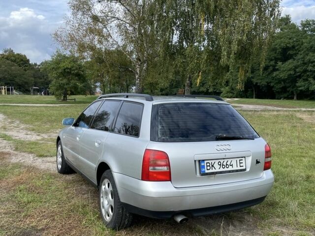 Серый Ауди А4, объемом двигателя 1.6 л и пробегом 376 тыс. км за 3900 $, фото 2 на Automoto.ua