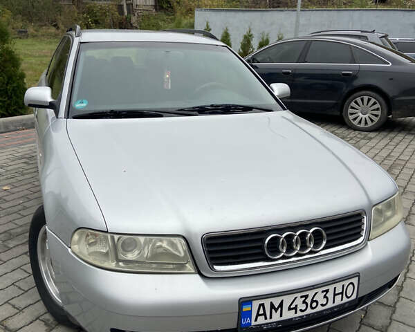 Серый Ауди А4, объемом двигателя 1.6 л и пробегом 280 тыс. км за 3500 $, фото 1 на Automoto.ua