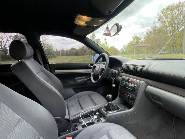 Серый Ауди А4, объемом двигателя 1.6 л и пробегом 376 тыс. км за 3900 $, фото 4 на Automoto.ua