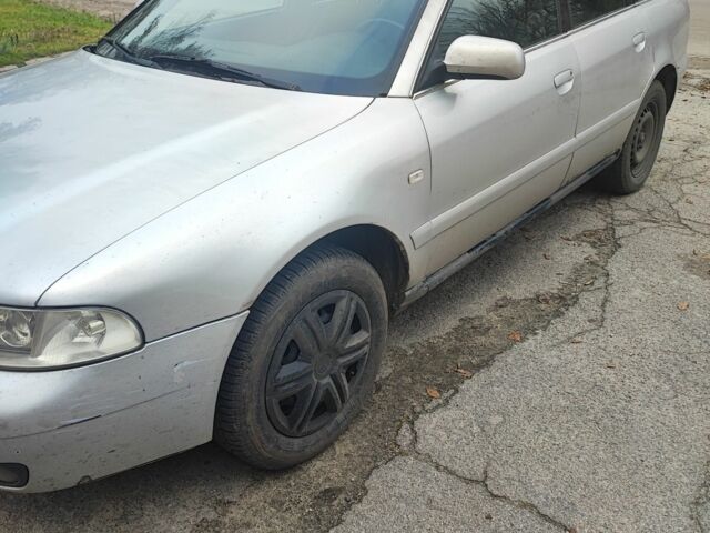 Серый Ауди А4, объемом двигателя 0 л и пробегом 111 тыс. км за 1700 $, фото 2 на Automoto.ua