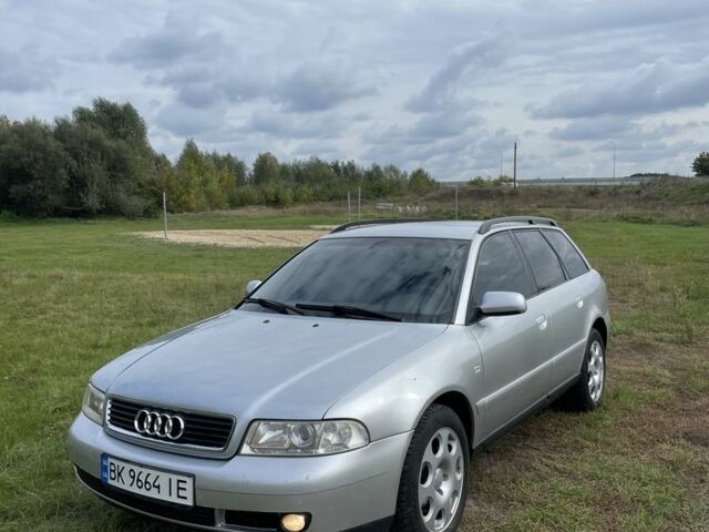 Серый Ауди А4, объемом двигателя 1.6 л и пробегом 376 тыс. км за 3900 $, фото 1 на Automoto.ua