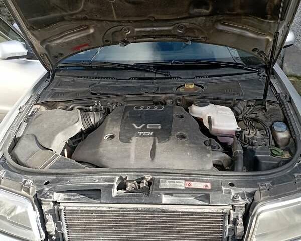 Сірий Ауді А4, об'ємом двигуна 2.5 л та пробігом 467 тис. км за 3800 $, фото 15 на Automoto.ua