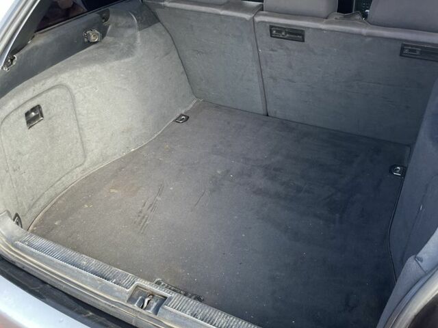 Серый Ауди А4, объемом двигателя 1.6 л и пробегом 376 тыс. км за 3900 $, фото 10 на Automoto.ua