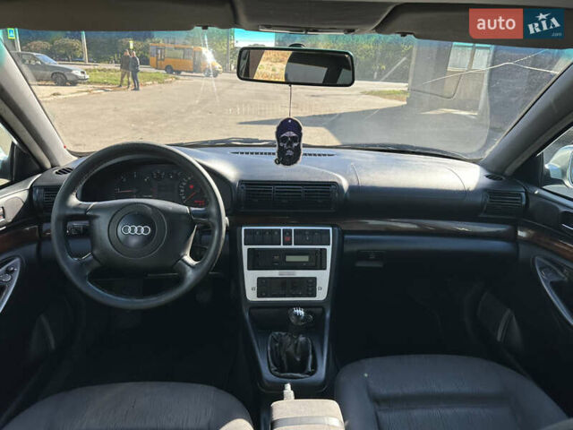 Сірий Ауді А4, об'ємом двигуна 2.5 л та пробігом 300 тис. км за 1850 $, фото 2 на Automoto.ua