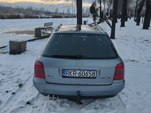 Сірий Ауді А4, об'ємом двигуна 1.9 л та пробігом 268 тис. км за 2015 $, фото 5 на Automoto.ua