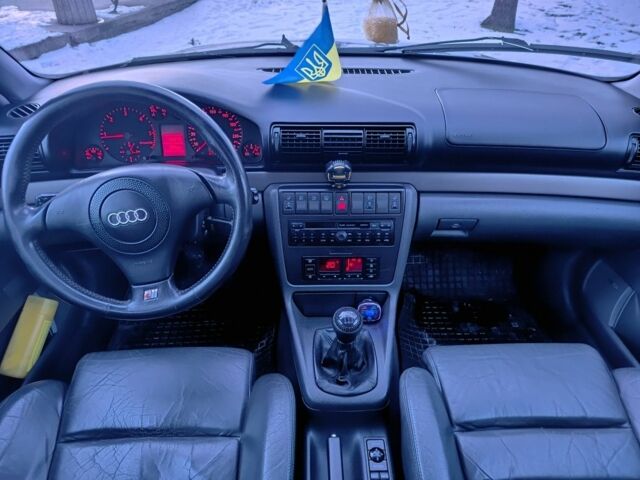 Сірий Ауді А4, об'ємом двигуна 1.9 л та пробігом 268 тис. км за 2015 $, фото 10 на Automoto.ua