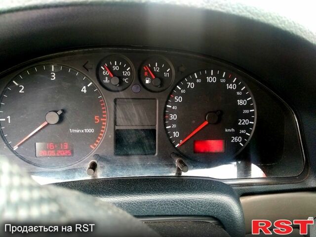 Серый Ауди А4, объемом двигателя 1.9 л и пробегом 25 тыс. км за 4000 $, фото 5 на Automoto.ua