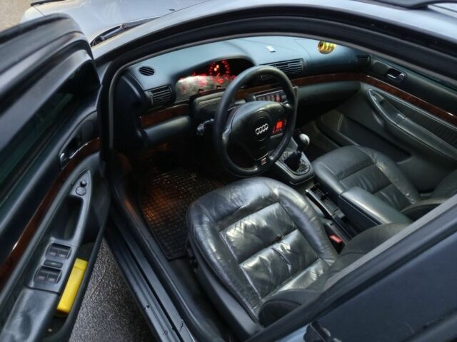 Сірий Ауді А4, об'ємом двигуна 0 л та пробігом 200 тис. км за 2250 $, фото 7 на Automoto.ua