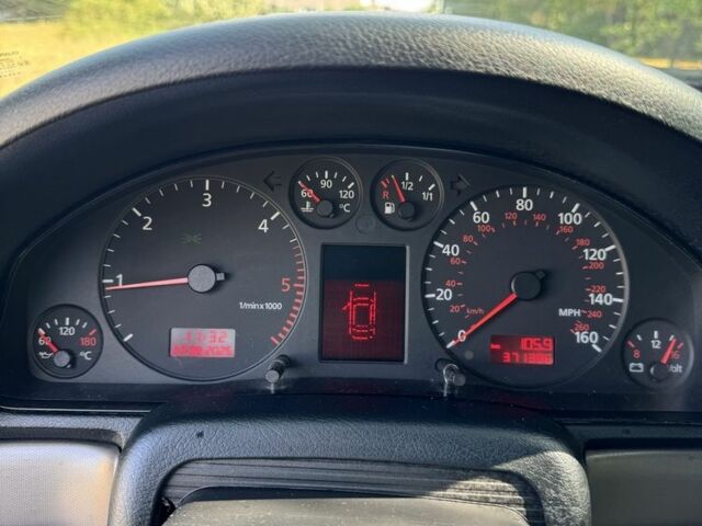 Сірий Ауді А4, об'ємом двигуна 1.9 л та пробігом 370 тис. км за 1801 $, фото 7 на Automoto.ua