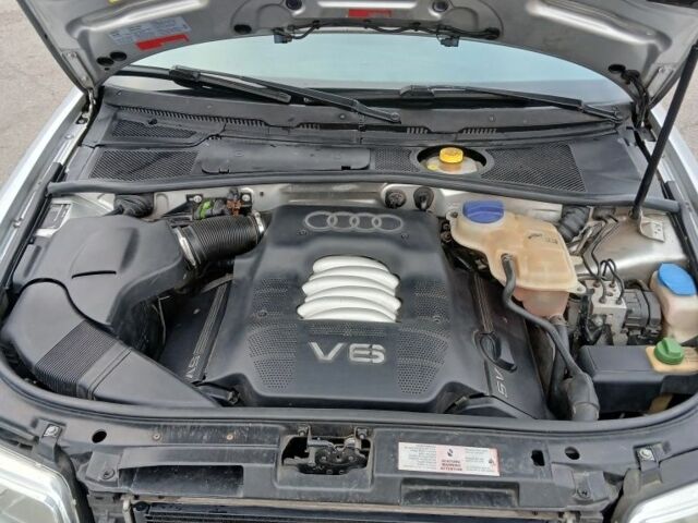 Серый Ауди А4, объемом двигателя 2.4 л и пробегом 344 тыс. км за 4500 $, фото 6 на Automoto.ua