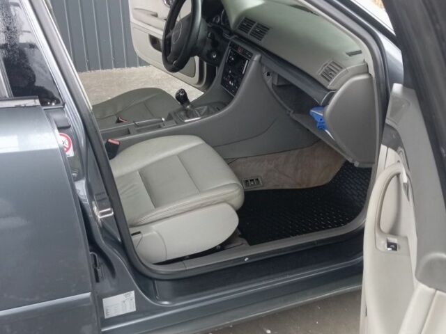 Сірий Ауді А4, об'ємом двигуна 1.9 л та пробігом 317 тис. км за 4300 $, фото 7 на Automoto.ua