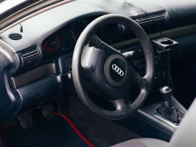 Ауді А4 2001 у Львові на Automoto.ua Сірий Ауді А4, об'ємом двигуна 1.9 л та пробігом 457 тис. км за 3750 $, фото 6 на Automoto.ua