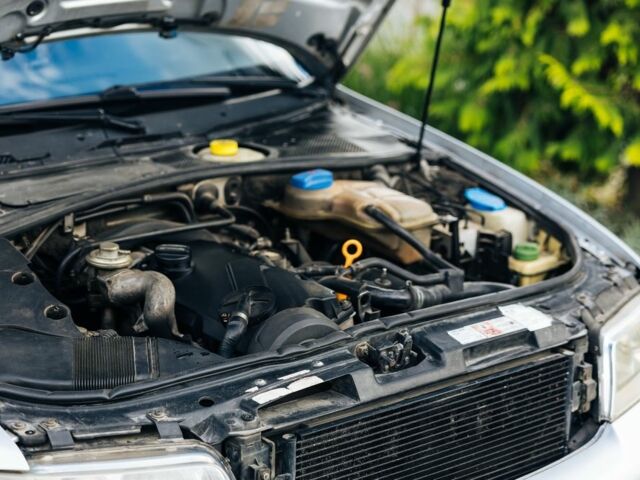 Ауді А4 2001 у Львові на Automoto.ua Сірий Ауді А4, об'ємом двигуна 1.9 л та пробігом 457 тис. км за 3750 $, фото 12 на Automoto.ua