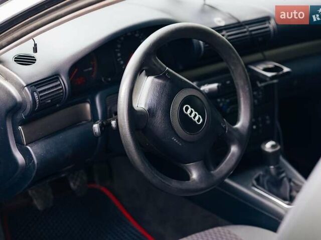 Ауді А4 2001 у Львові на Automoto.ua Сірий Ауді А4, об'ємом двигуна 1.9 л та пробігом 457 тис. км за 3750 $, фото 5 на Automoto.ua