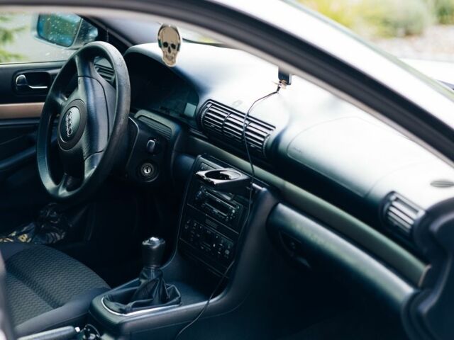 Ауді А4 2001 у Львові на Automoto.ua Сірий Ауді А4, об'ємом двигуна 1.9 л та пробігом 457 тис. км за 3750 $, фото 8 на Automoto.ua