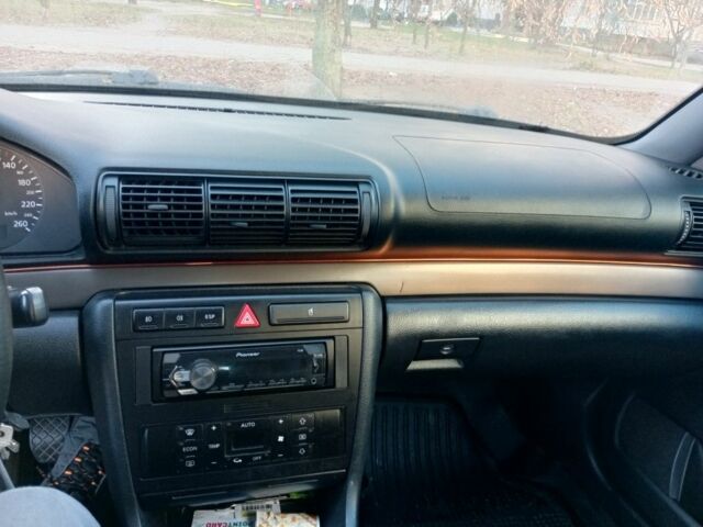 Серый Ауди А4, объемом двигателя 1.6 л и пробегом 246 тыс. км за 4200 $, фото 4 на Automoto.ua