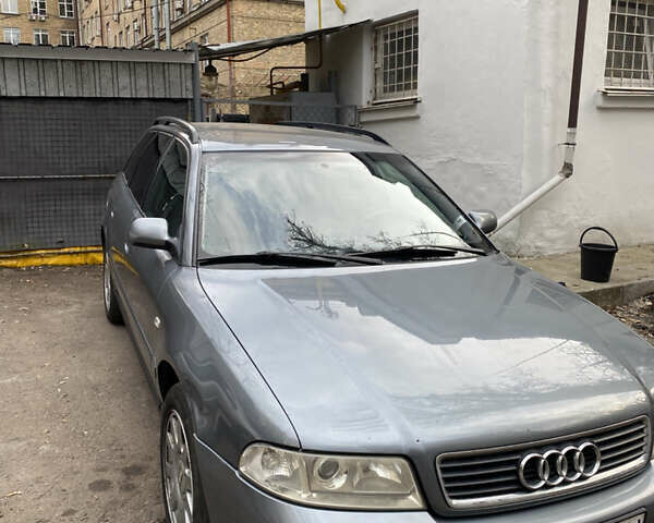 Сірий Ауді А4, об'ємом двигуна 1.8 л та пробігом 300 тис. км за 4999 $, фото 1 на Automoto.ua