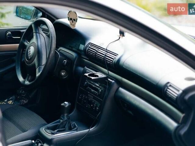 Ауді А4 2001 у Львові на Automoto.ua Сірий Ауді А4, об'ємом двигуна 1.9 л та пробігом 457 тис. км за 3750 $, фото 7 на Automoto.ua