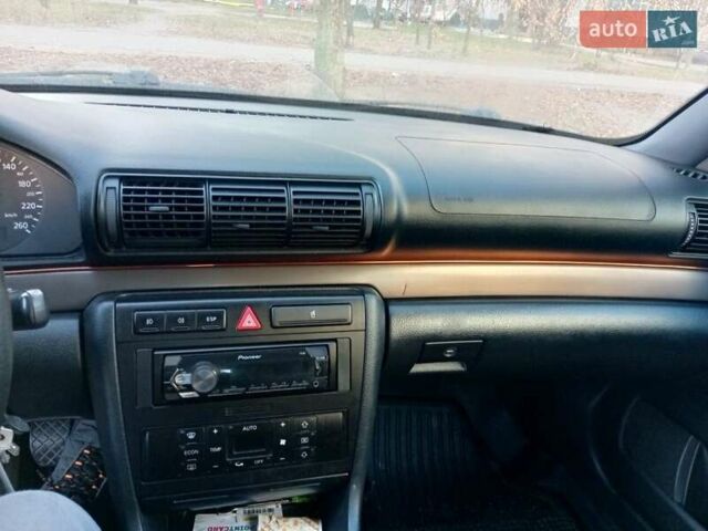 Серый Ауди А4, объемом двигателя 1.6 л и пробегом 246 тыс. км за 4200 $, фото 3 на Automoto.ua