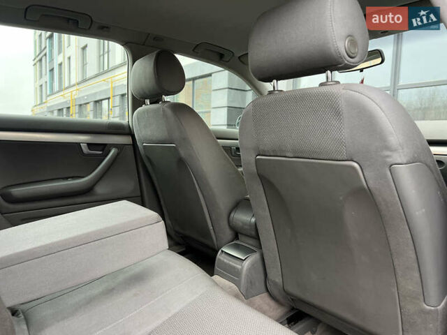 Сірий Ауді А4, об'ємом двигуна 1.8 л та пробігом 250 тис. км за 3999 $, фото 12 на Automoto.ua