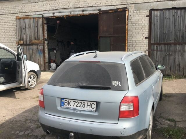 Серый Ауди А4, объемом двигателя 2 л и пробегом 273 тыс. км за 5000 $, фото 2 на Automoto.ua