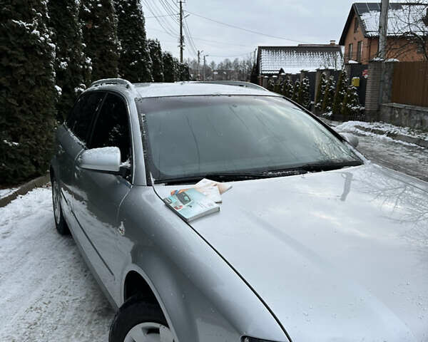 Сірий Ауді А4, об'ємом двигуна 1.6 л та пробігом 250 тис. км за 4400 $, фото 19 на Automoto.ua