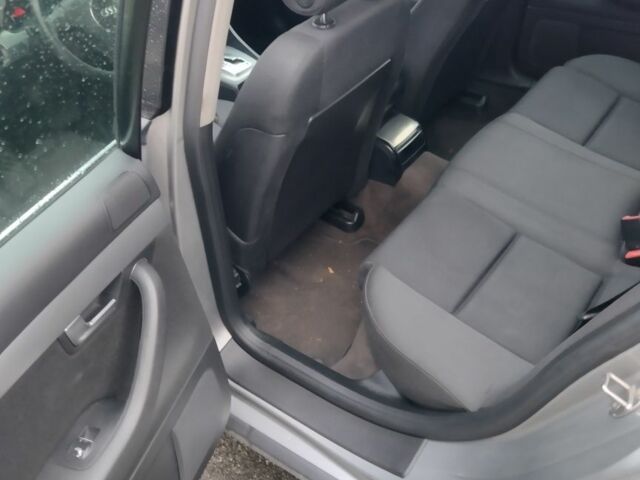 Ауді А4 2002 у Петропавлівська Борщагівка на Automoto.ua Сірий Ауді А4, об'ємом двигуна 2.5 л та пробігом 260 тис. км за 5200 $, фото 9 на Automoto.ua