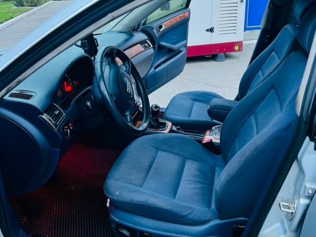 Серый Ауди А4, объемом двигателя 2.5 л и пробегом 200 тыс. км за 2350 $, фото 10 на Automoto.ua