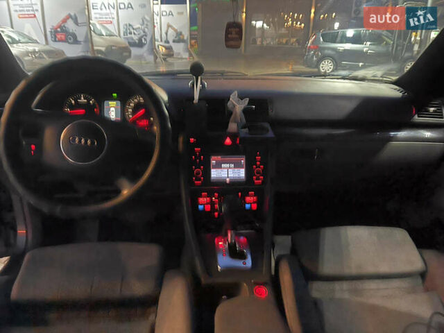 Ауді А4 2002 у Чернівцях на Automoto.ua Сірий Ауді А4, об'ємом двигуна 2.5 л та пробігом 290 тис. км за 5300 $, фото 17 на Automoto.ua