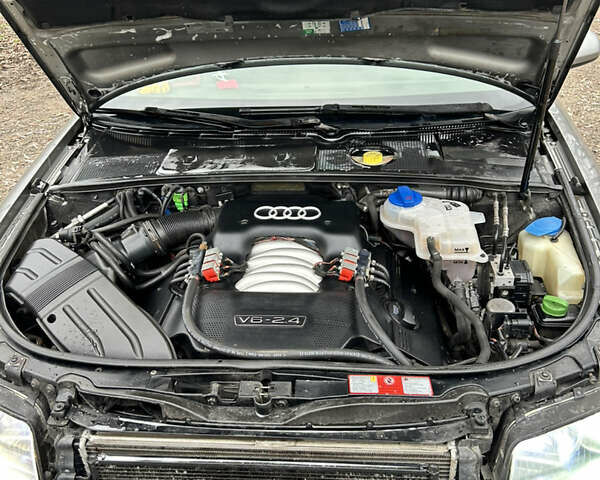 Серый Ауди А4, объемом двигателя 2.4 л и пробегом 240 тыс. км за 5000 $, фото 5 на Automoto.ua